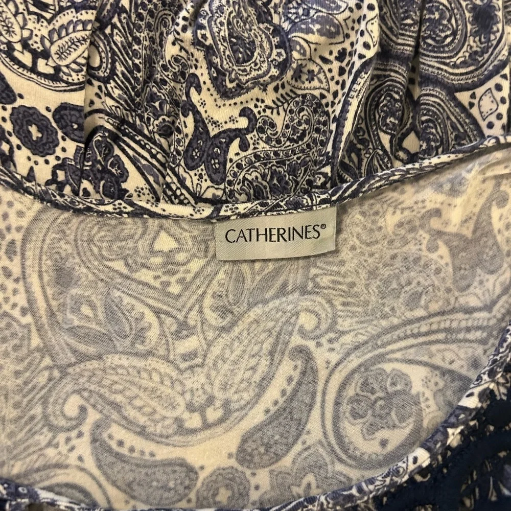 Catherines Blue & White Paisley Print Tunic Top Crochet Tie Yoke Neck 2X No Tag.